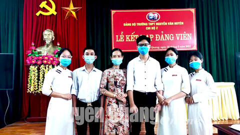 Đảng bộ Trường THPT Nguyễn Văn Huyên: Ươm những hạt giống đỏ