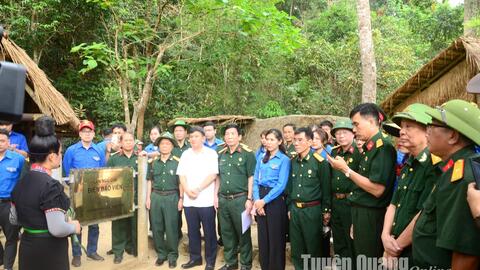 Hội Cựu chiến binh và Đoàn Thanh niên Khối các cơ quan và doanh nghiệp tỉnh về nguồn tại Điện Biên