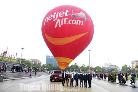 Bay thử khinh khí cầu tại thành phố Tuyên Quang