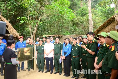 Hội Cựu chiến binh và Đoàn Thanh niên Khối các cơ quan và doanh nghiệp tỉnh về nguồn tại Điện Biên