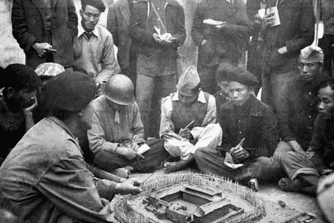 Ngày 18/3/1954: Tiến hành xây dựng trận địa tiến công, đào chiến hào chuẩn bị cho Đợt 2 Chiến dịch Điện Biên Phủ