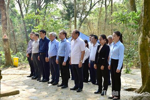 Đồng chí Đỗ Văn Chiến, Bí thư Trung ương Đảng, Chủ tịch Ủy ban Trung ương MTTQ Việt Nam thăm Khu di tích Quốc gia đặc biệt Tân Trào
