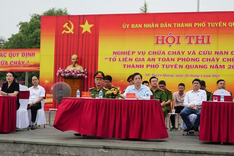 Hội thi nghiệp vụ chữa cháy và cứu nạn cứu hộ “Tổ liên gia an toàn PCCC” thành phố Tuyên Quang năm 2024.