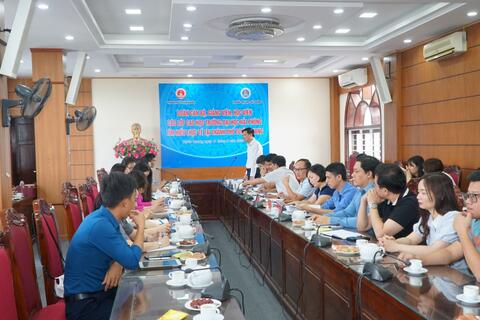 Đoàn cán bộ, giảng viên, học viên các lớp Cao học trường Đại học Hải Phòng tìm hiểu thực tế tại thành phố Tuyên Quang