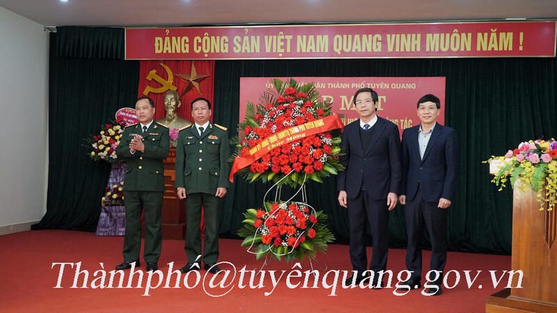 Gặp mặt cán bộ quân đội nghỉ hưu, nghỉ công tác trên địa bàn nhân dịp kỷ niệm 78 năm ngày thành lập Quân đội nhân dân Việt Nam 22-12
