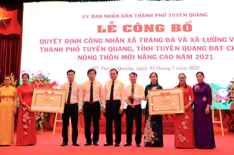 Lễ công bố Quyết định công nhận xã Tràng Đà, Lưỡng Vượng đạt chuẩn nông thôn mới nâng cao
