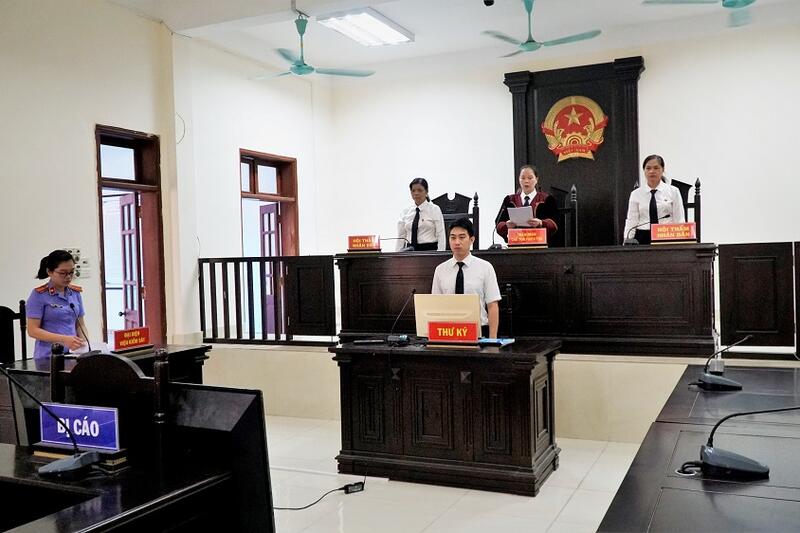 Tòa án nhân dân thành phố Tuyên Quang xét xử trực tuyến tội tàng trữ trái phép chất ma túy