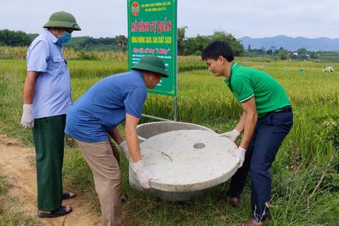 Hội nông dân phường Đội Cấn phát động thu gom rác thải, bao gói thuốc bảo vệ thực vật trên đồng ruộng